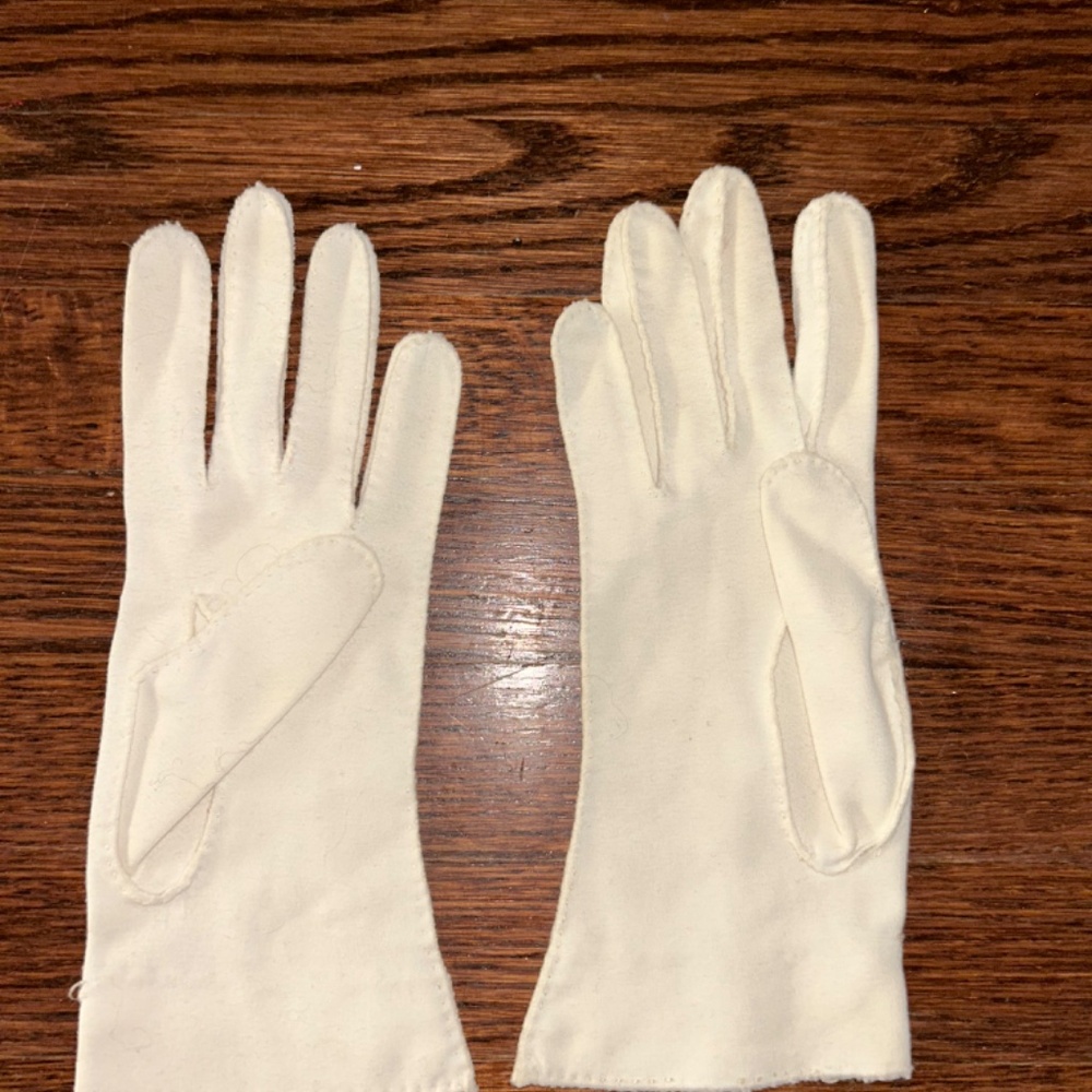 1960s vintage white gloves - Picture 3 of 3